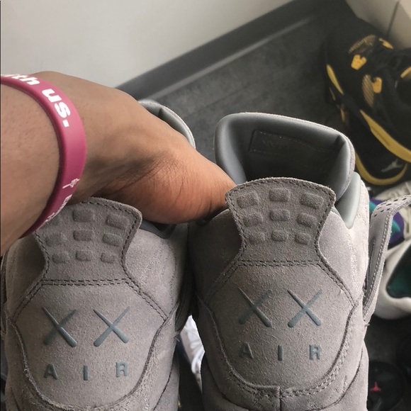 Kaws 4s - Picture 4 of 6